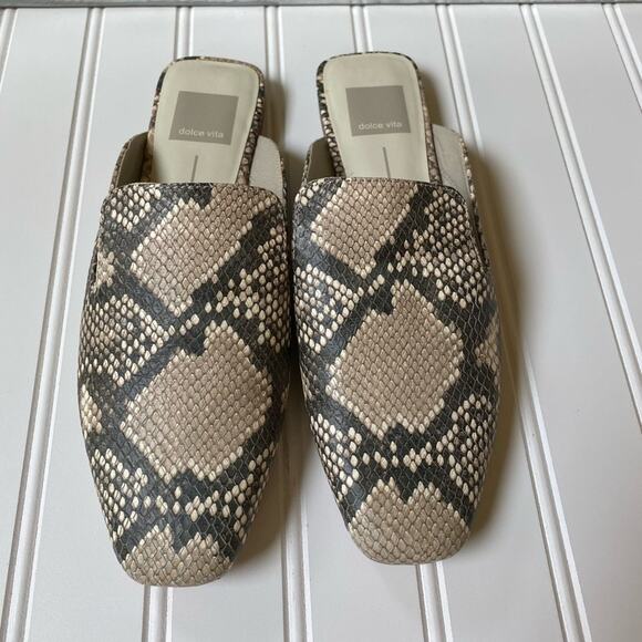 Dolce Vita mules sandals 6 snakeskin print slip on closed toe shoes tan gray NEW - Picture 3 of 8